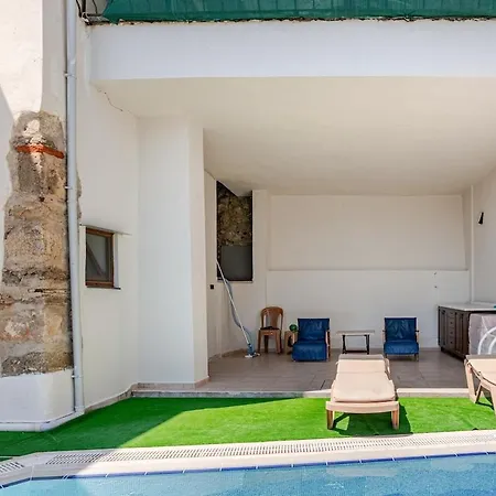 Апартаменти Luna Sea View With Private Pool